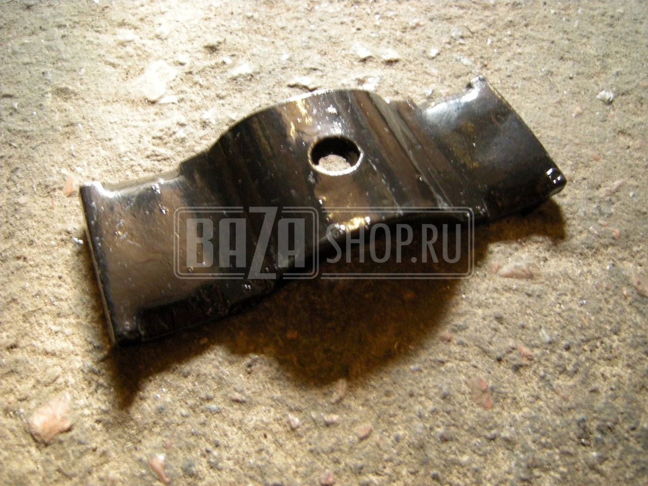 Накладка рессоры (стремянки) УАЗ 452 (кривая) / 452-2912412-10
